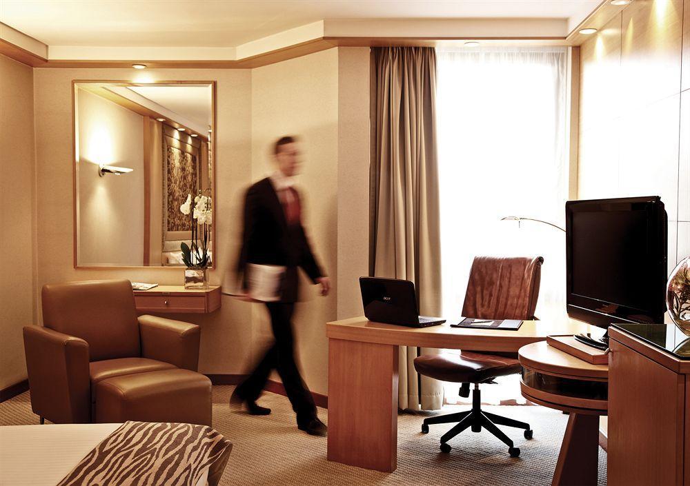 Millennium Gloucester Hotel London Room photo